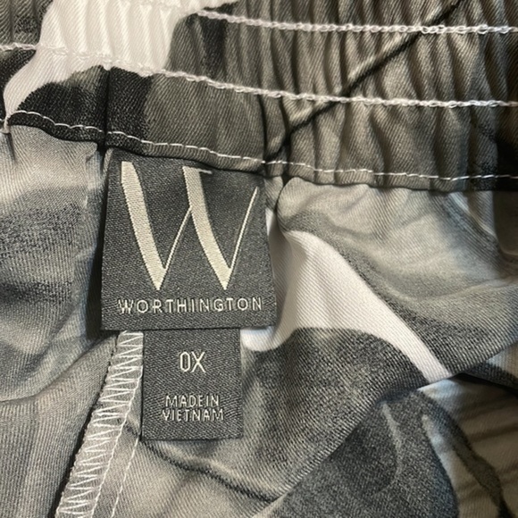 Worthington short NIKKI TROPICAL womenswear size plus OX black white gray NWT - Picture 2 of 7